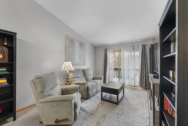 $225,000 | 1043 Honeysuckle Lane Southeast, Cambridge, MN 55008