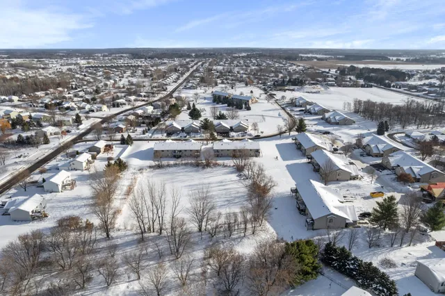 $225,000 | 1043 Honeysuckle Lane Southeast, Cambridge, MN 55008