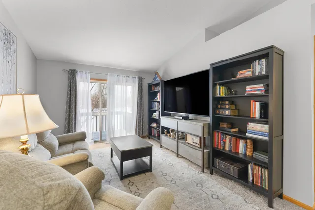 $225,000 | 1043 Honeysuckle Lane Southeast, Cambridge, MN 55008