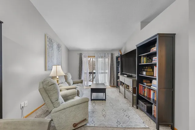 $225,000 | 1043 Honeysuckle Lane Southeast, Cambridge, MN 55008