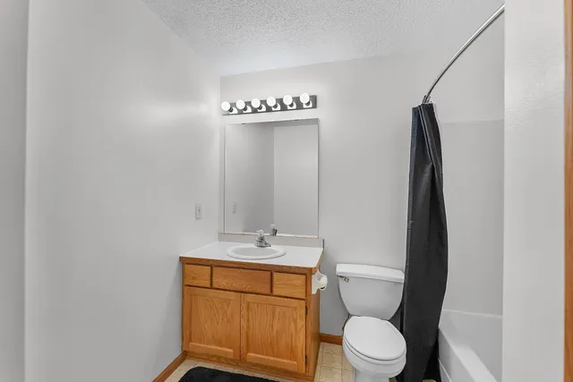 $225,000 | 1043 Honeysuckle Lane Southeast, Cambridge, MN 55008