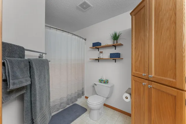 $225,000 | 1043 Honeysuckle Lane Southeast, Cambridge, MN 55008