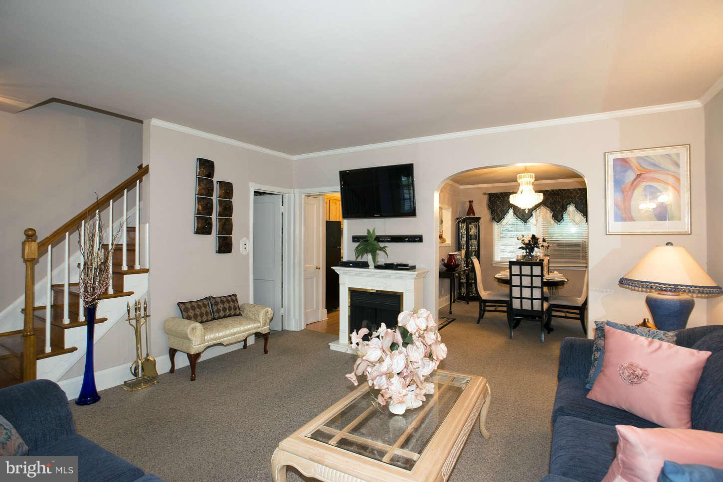 208 Westshire Road Baltimore, MD 21229 - Photo 3 of 19 Living Room