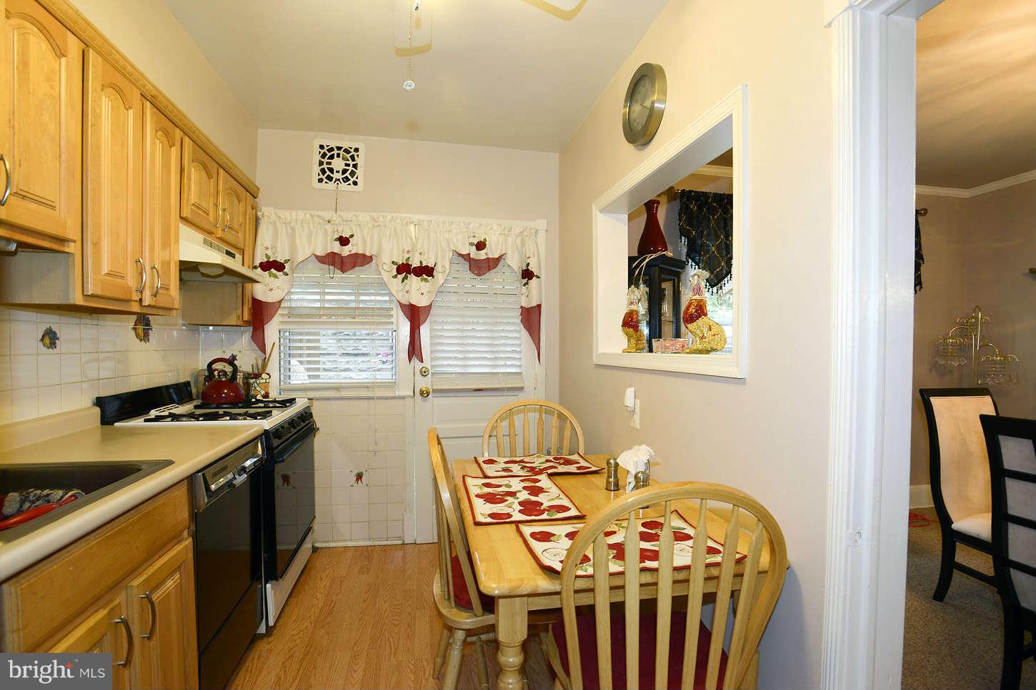 208 Westshire Road Baltimore, MD 21229 - Photo 5 of 19 Kitchen