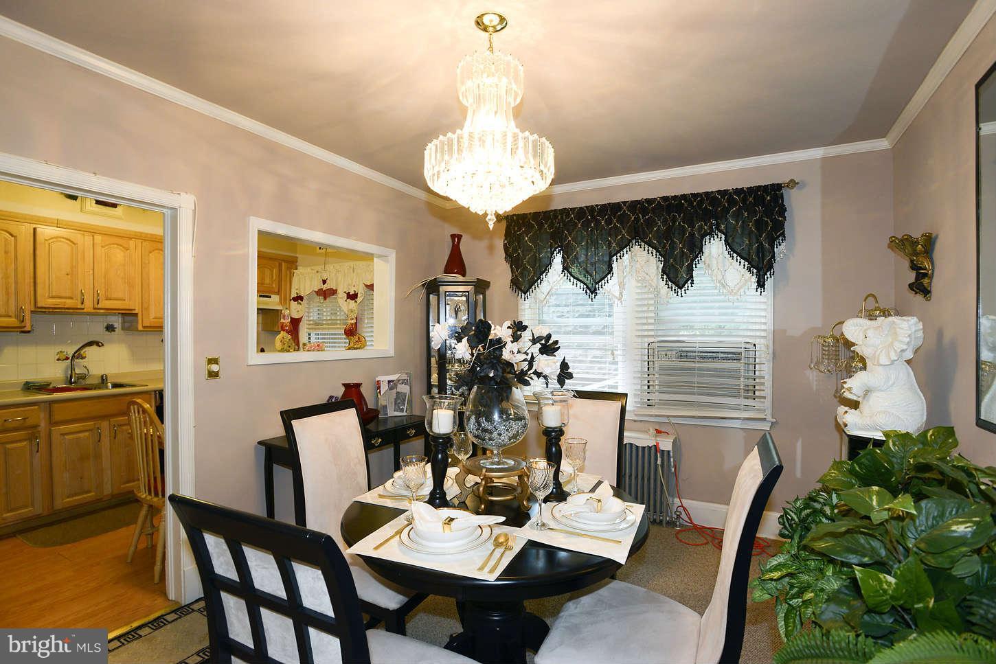 208 Westshire Road Baltimore, MD 21229 - Photo 8 of 19 Dining Room