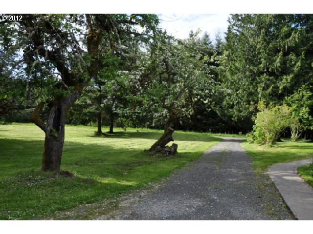 18558 Hazel Grove Road Clatskanie, OR 97016 - Photo 9 of 16 Driveway