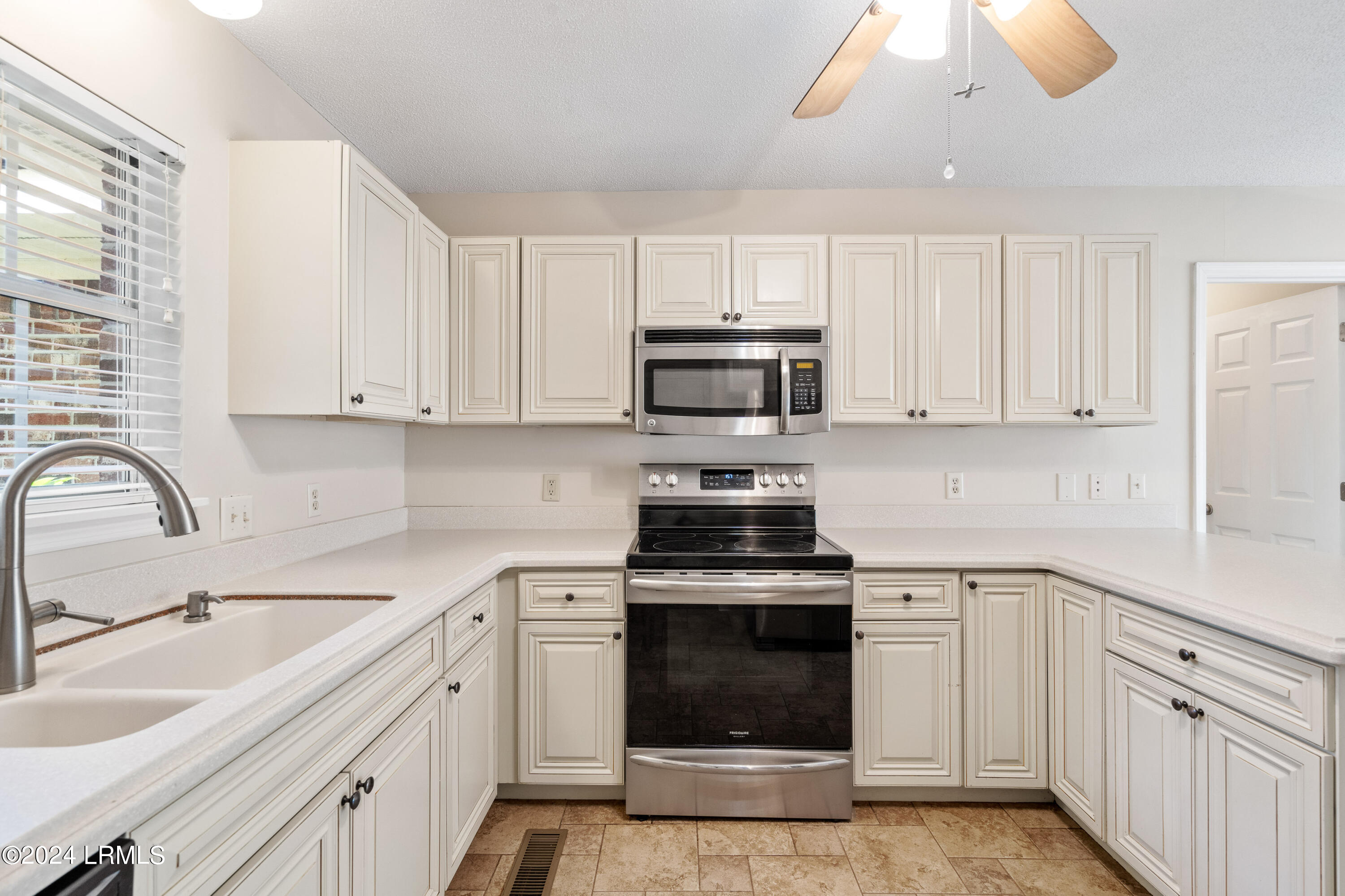 112 Stuart Town Road Beaufort, SC 29902 - Photo 12 of 49 112 Stuart Town-7