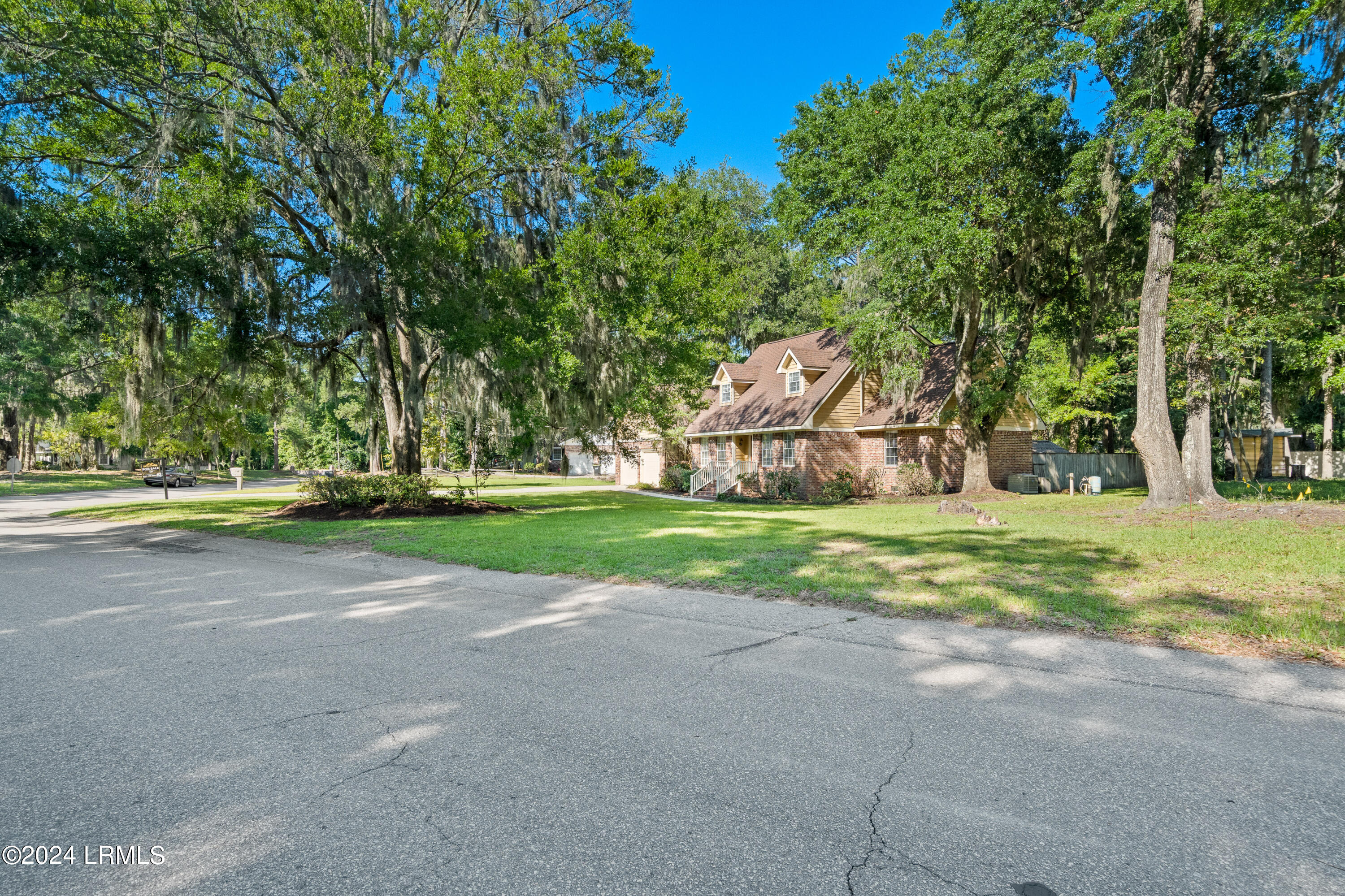 112 Stuart Town Road Beaufort, SC 29902 - Photo 9 of 49 112 Stuart Town Extra-6