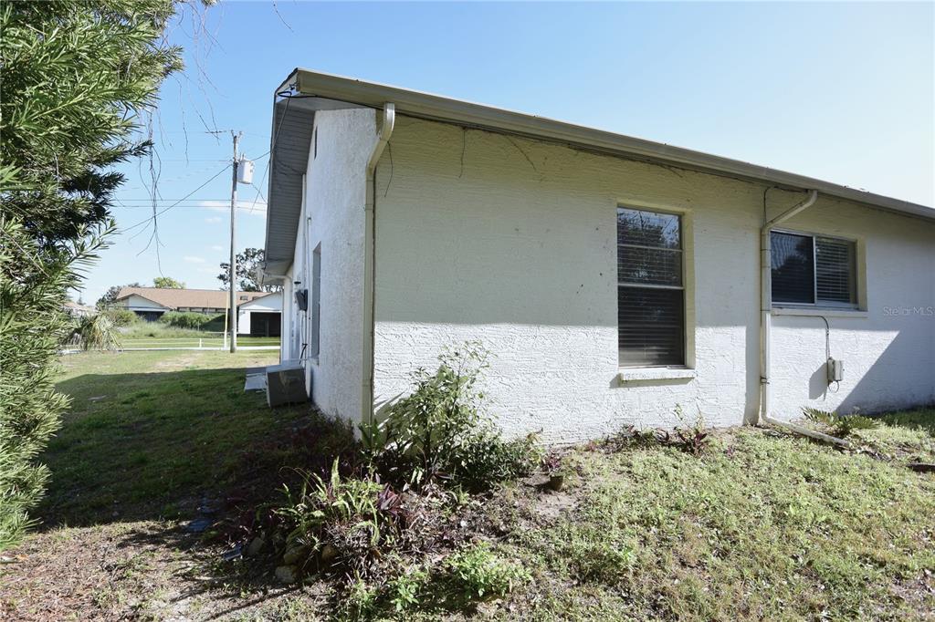 11341 Timbercrest Road Spring Hill, FL 34608 - Photo 28 of 35 a backyard of a house with a yard and outdoor seating