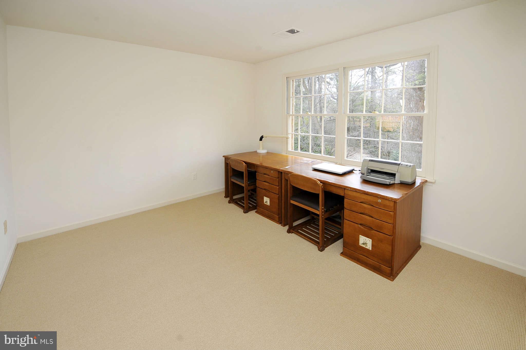 6720 Kenhill Road Bethesda, MD 20817 - Photo 17 of 29 Bedroom