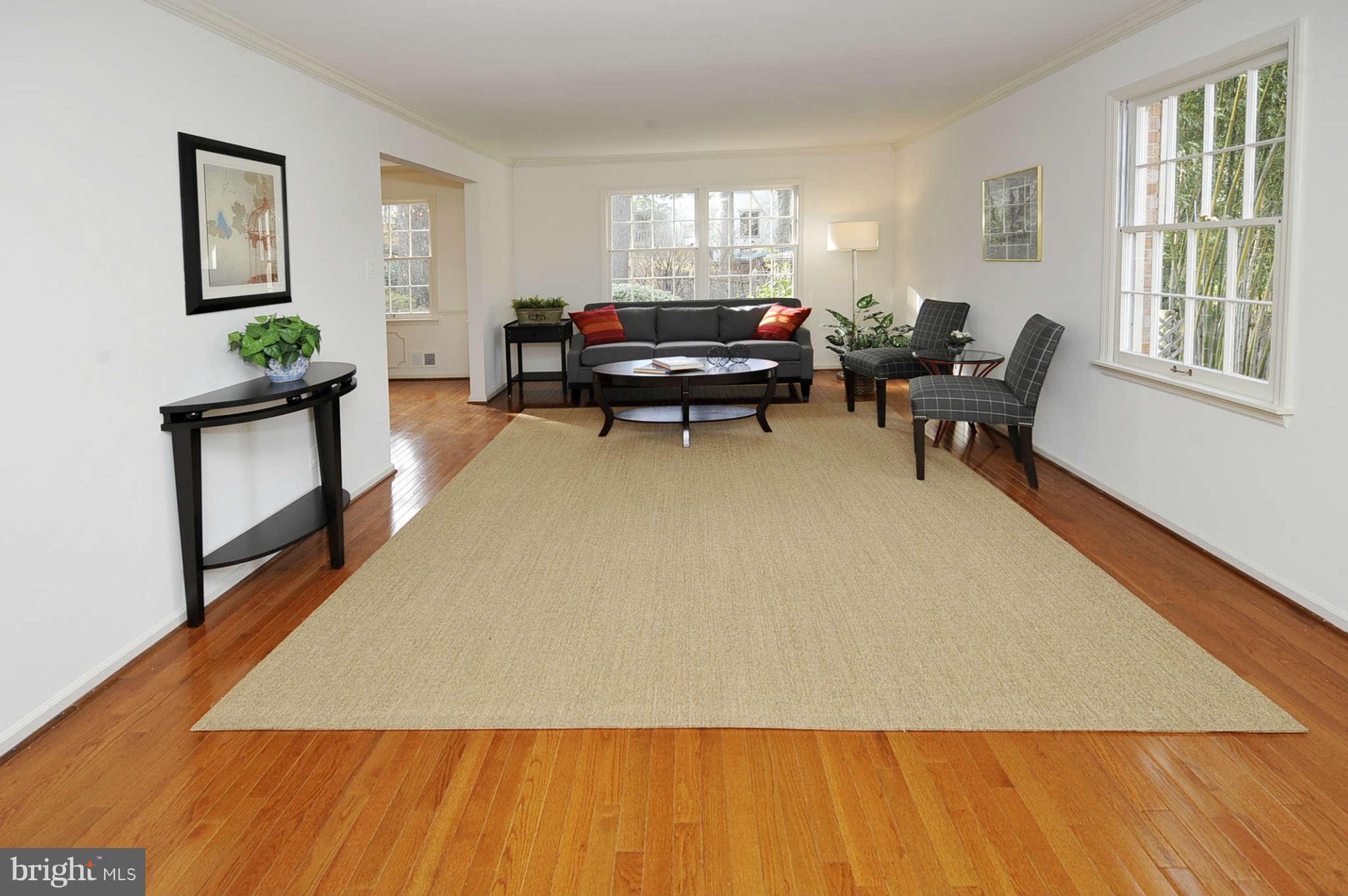 6720 Kenhill Road Bethesda, MD 20817 - Photo 3 of 29 Living Room