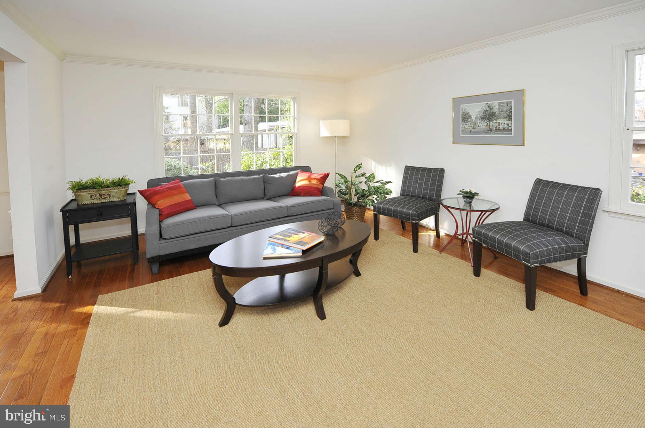 6720 Kenhill Road Bethesda, MD 20817 - Photo 4 of 29 Living Room