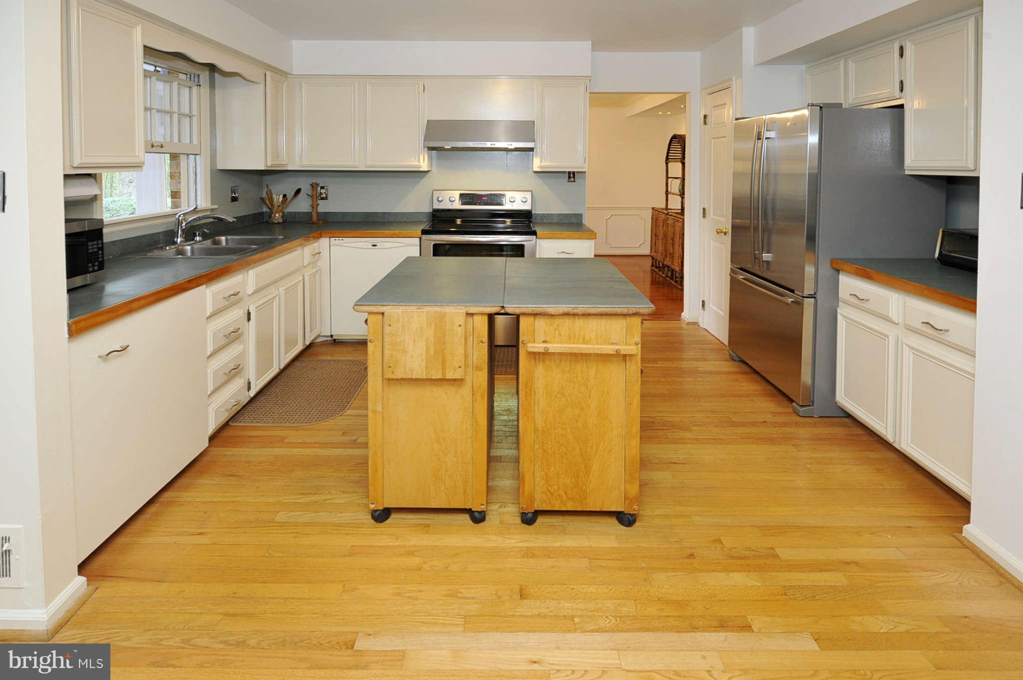 6720 Kenhill Road Bethesda, MD 20817 - Photo 7 of 29 Kitchen