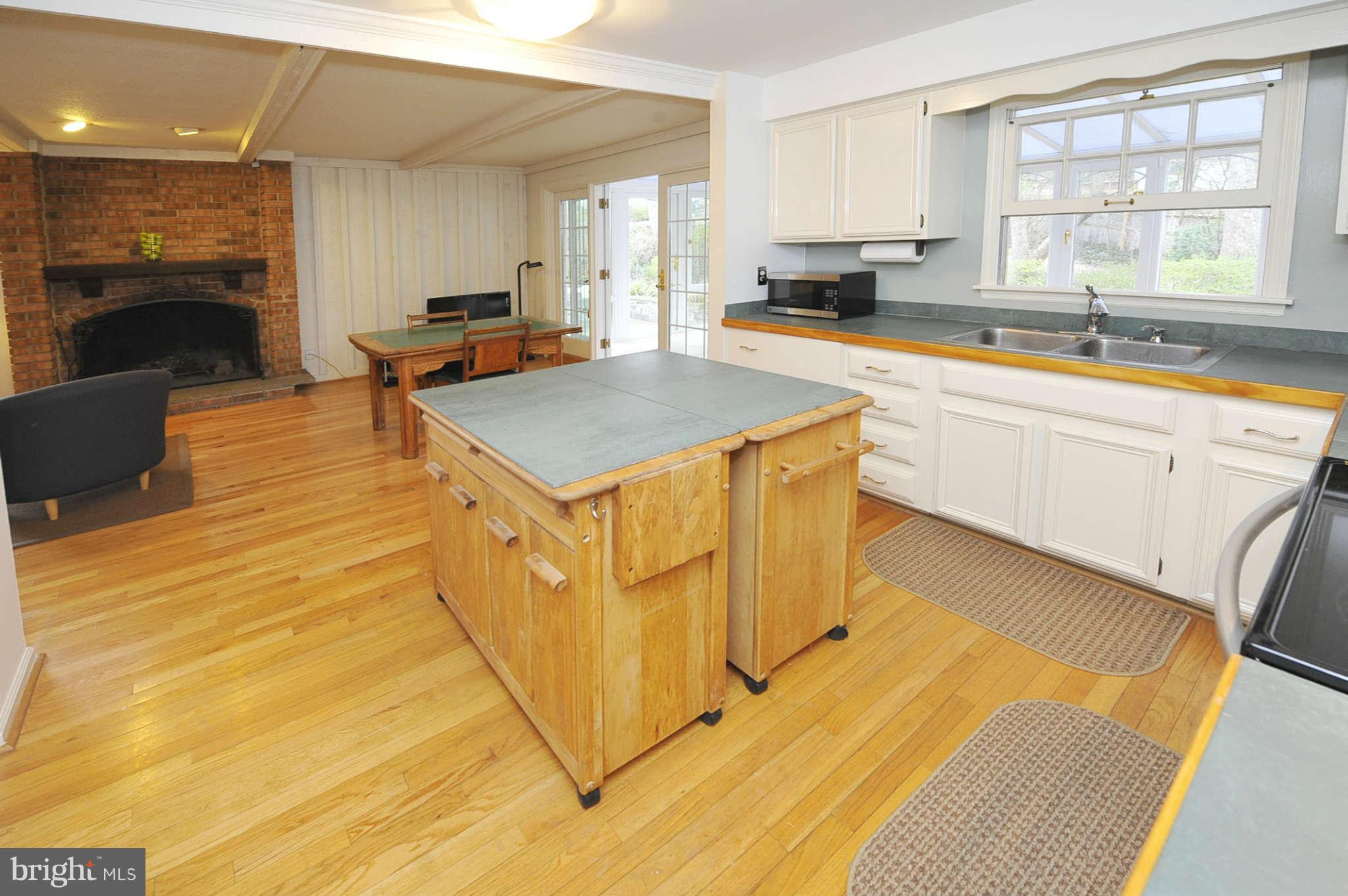 6720 Kenhill Road Bethesda, MD 20817 - Photo 8 of 29 Kitchen