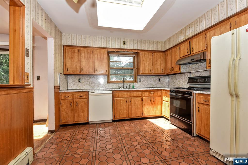 479 Goffle Road Wyckoff, NJ 07481 - Photo 10 of 34 Gallery Image 10