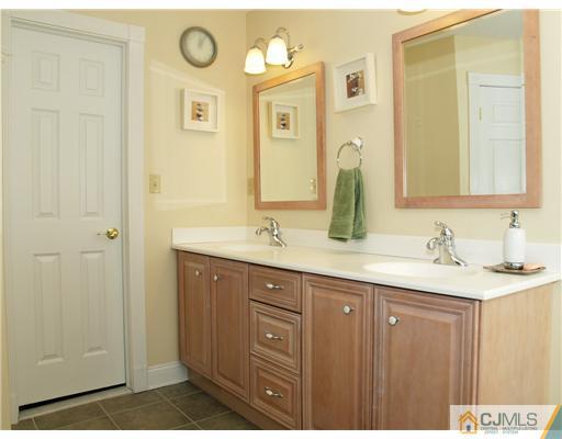 115 East Cliff Road Colonia, NJ 07067 - Photo 8 of 10