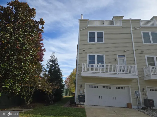 a view of a livingroom with furniture