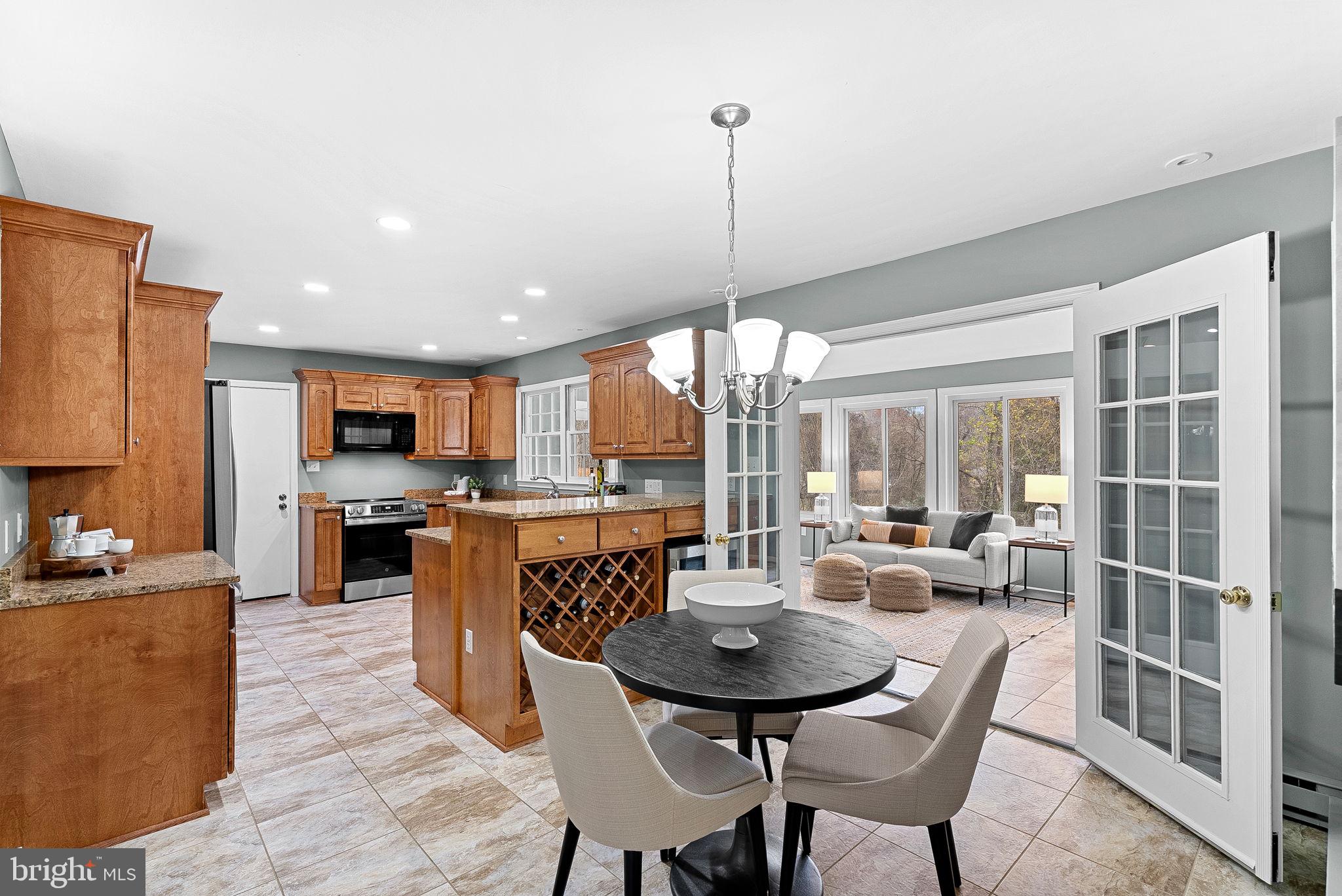 10207 Oxfordshire Road Great Falls, VA 22066 - Photo 14 of 70 Gourmet kitchen