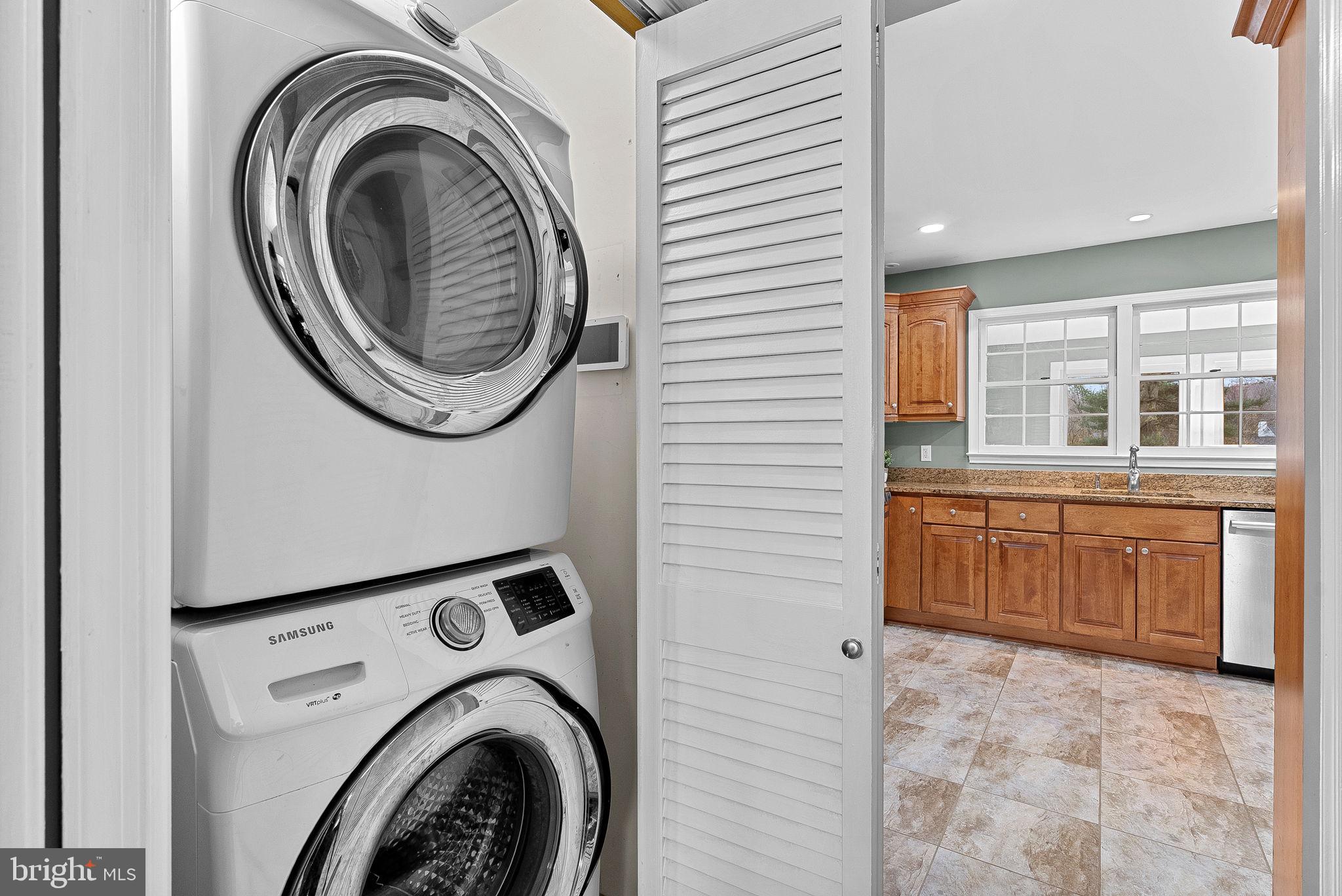 10207 Oxfordshire Road Great Falls, VA 22066 - Photo 37 of 70 Laundry on Main Level