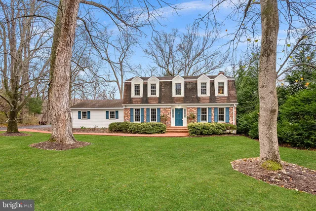 $1,210,000 | 10207 Oxfordshire Road, Great Falls, VA 22066