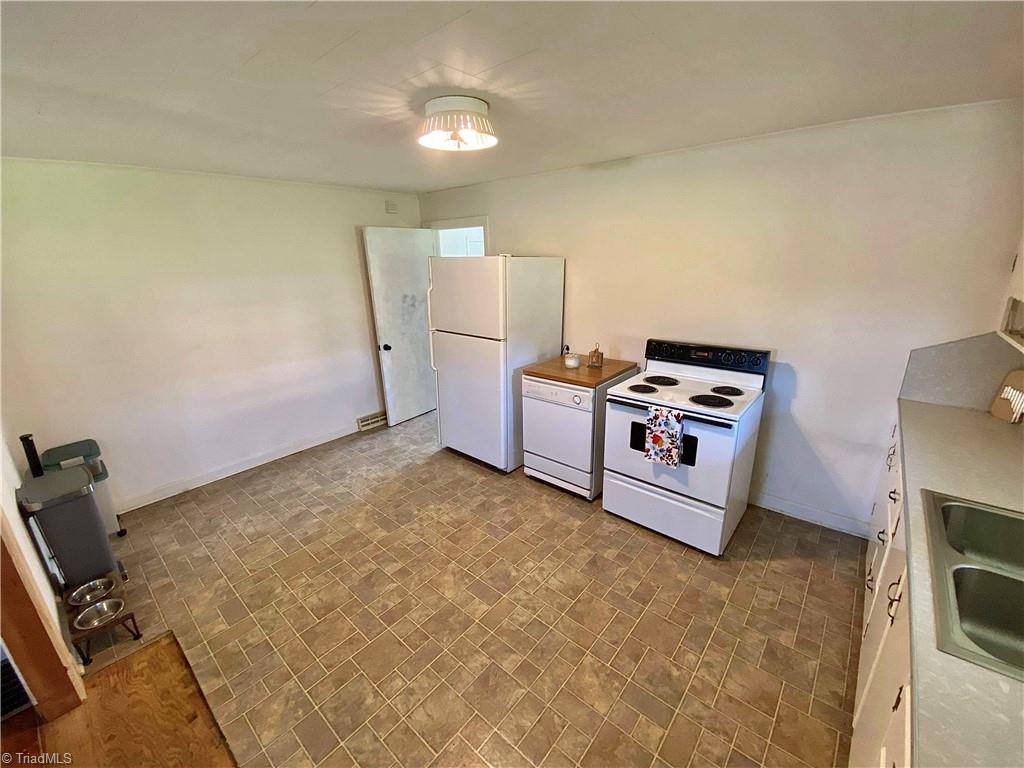 724 Stokesburg Road Walnut Cove, NC 27052 - Photo 8 of 21 Gallery Image 8