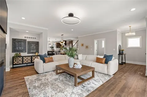 $790,000 | 725 West 44th Terrace, Kansas City, MO 64111