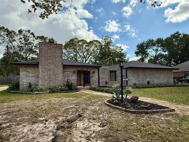 $400,000 | 1426 Antigua Lane, Nassau Bay, TX 77058