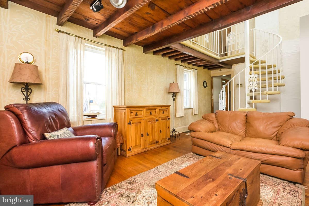 5609 Emory Road Upperco, MD 21155 - Photo 10 of 29 Living Room