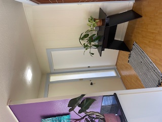 27-641 Ka'ie'ie Road Papaikou, HI 96781 - Photo 12 of 28 a room with painting on the wall and a potted plant