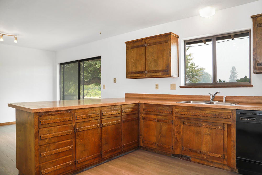 5340 Jerome Prairie Road Grants Pass, OR 97527 - Photo 8 of 26 89FEBC33-BC57-4E44-9343-D58B5E15DC01
