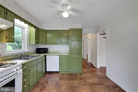 $399,000 | 8702 50th Place, College Park, MD 20740