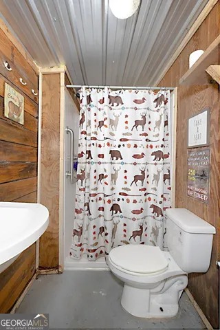 a bathroom with a toilet and a shower