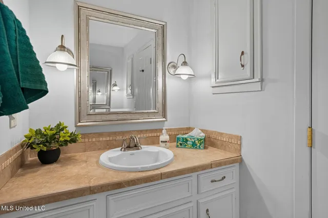 $300,000 | 100 Foxgate Place, Jackson, MS 39211