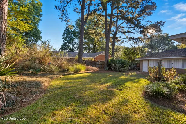 $300,000 | 100 Foxgate Place, Jackson, MS 39211