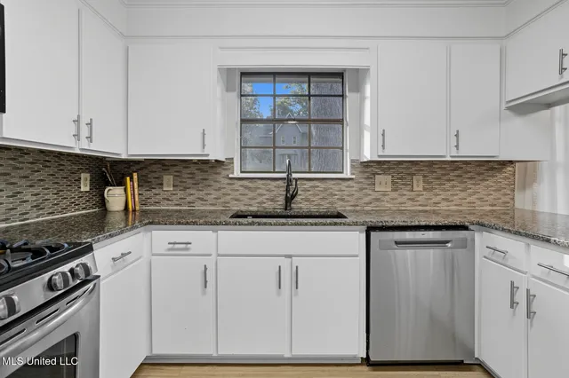 $300,000 | 100 Foxgate Place, Jackson, MS 39211