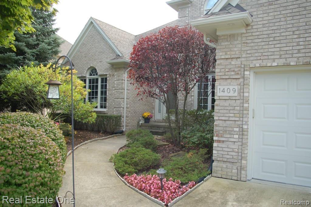 1409 Tulberry Circle Rochester, MI 48306 - Photo 1 of 29 DSC_0004.jpg