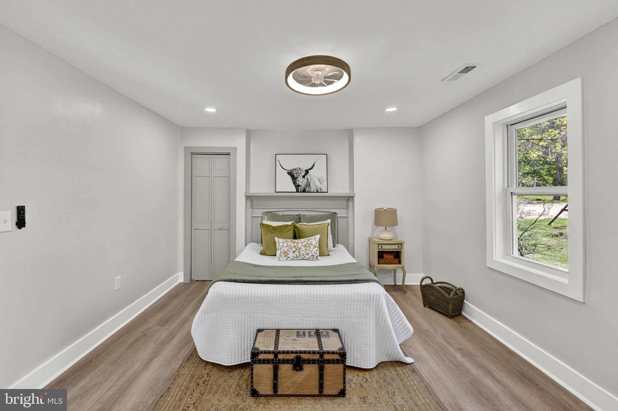 33960 Welbourne Road Upperville, VA 20184 - Photo 21 of 43 Serene bedroom with modern charm.