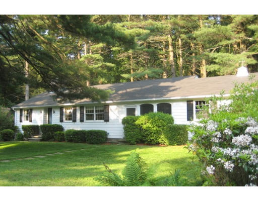 18 Hawthorne Road Sturbridge, MA 01566 - Photo 2 of 15 Gallery Image 2