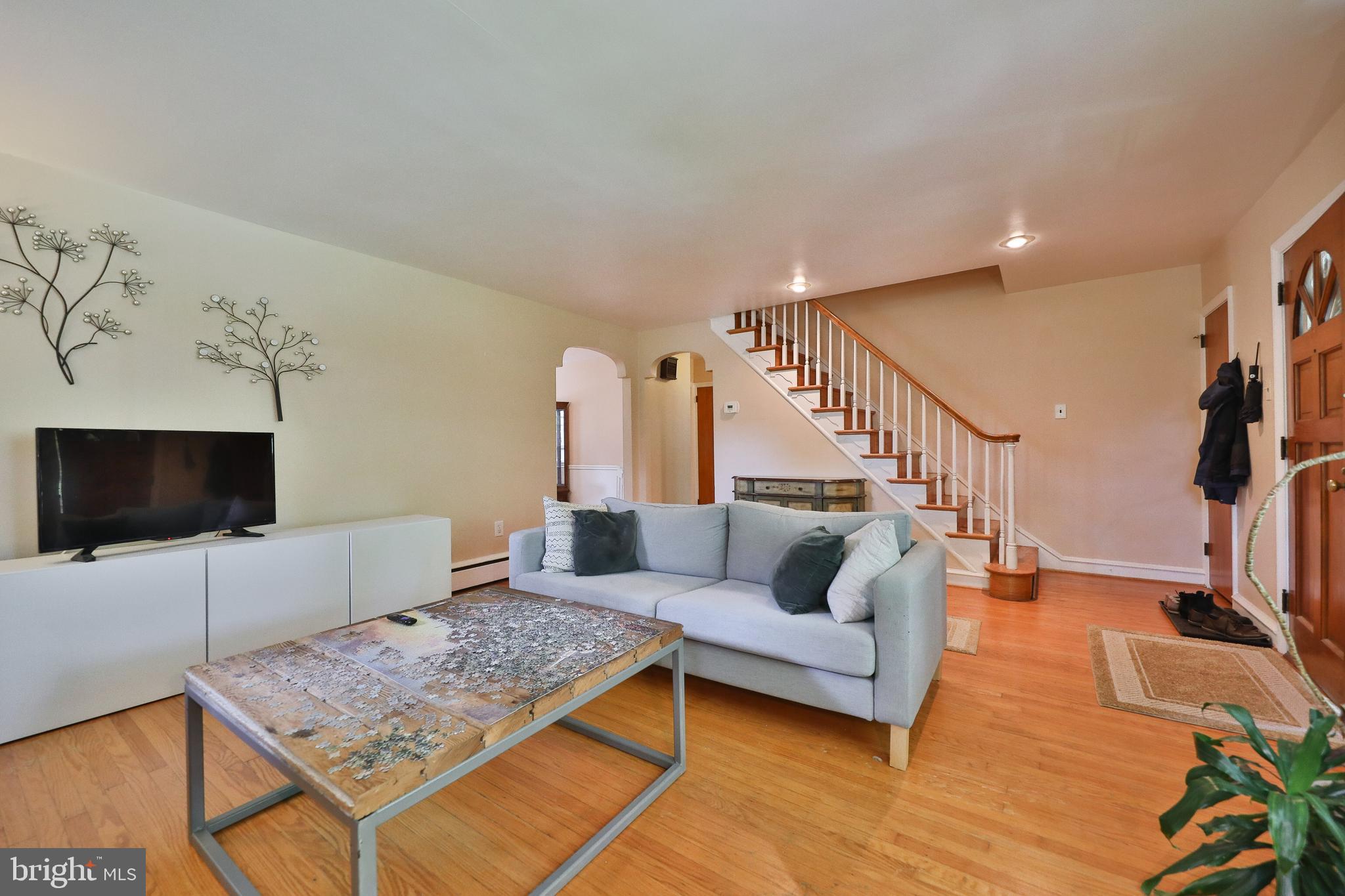 720 Camberly Road Glenside, PA 19038 - Photo 12 of 29 Living Room, Accent Ceiling Lighting