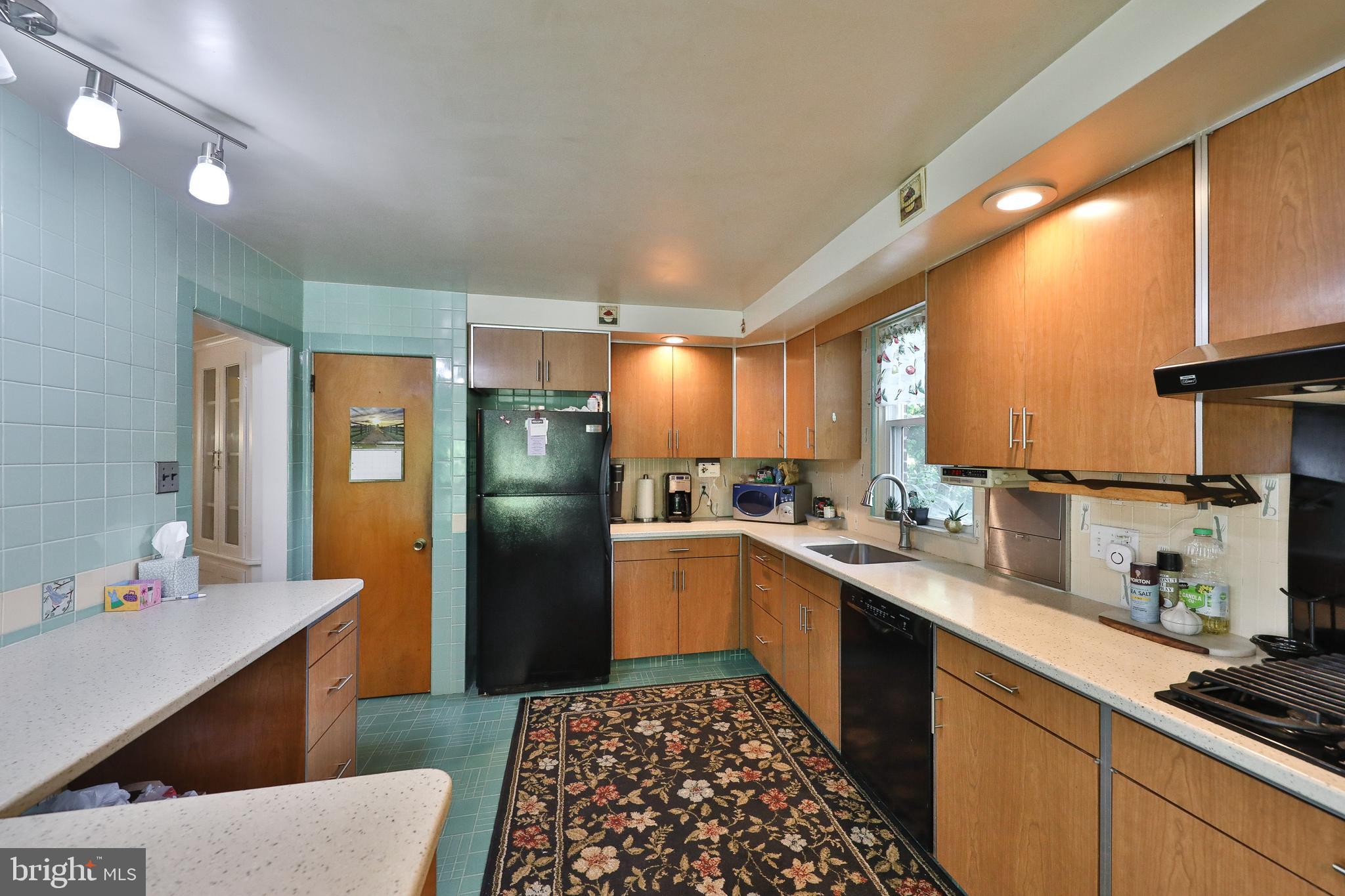 720 Camberly Road Glenside, PA 19038 - Photo 18 of 29 Extensive Kitchen Cabinetry. Holzhauer Floor.