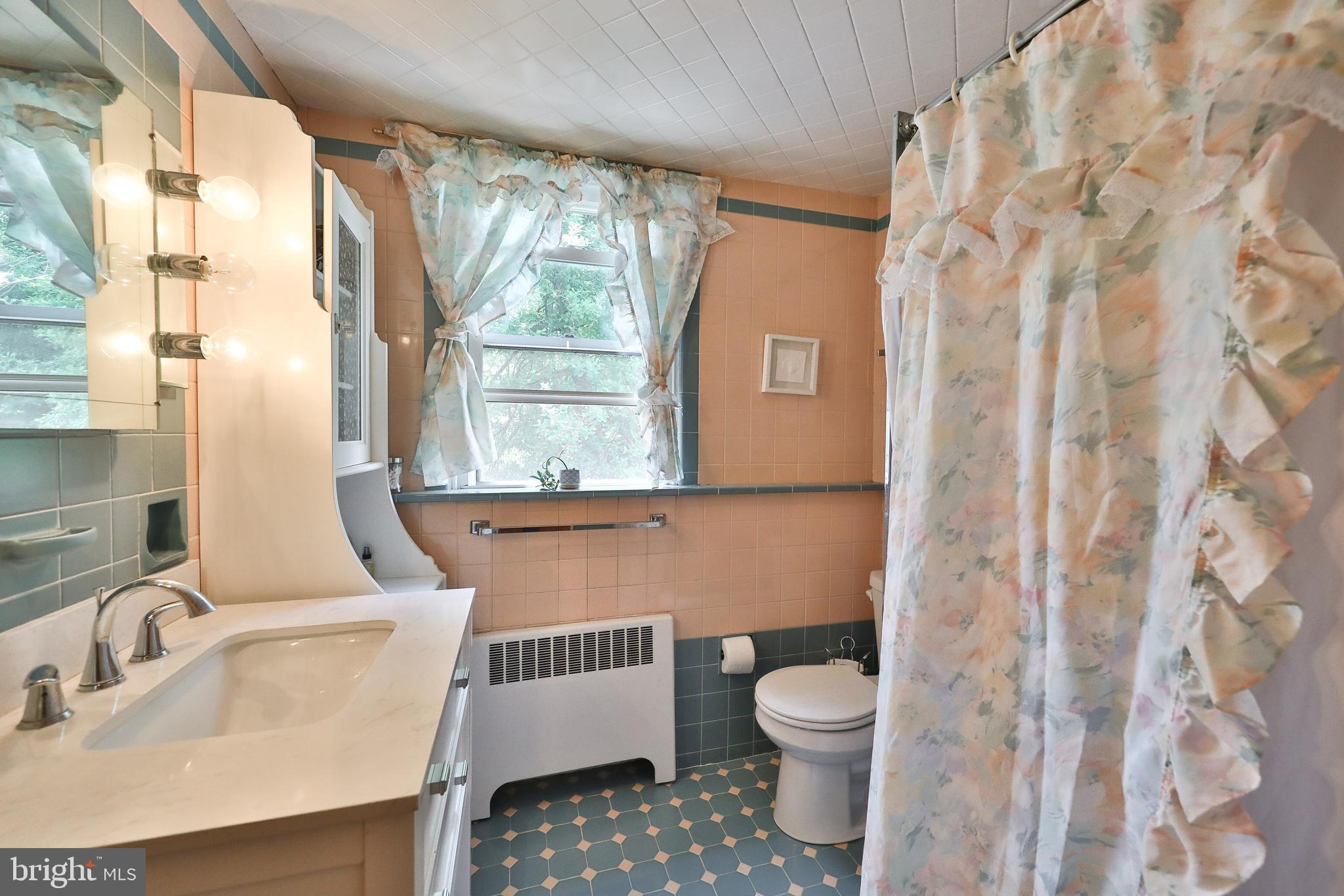 720 Camberly Road Glenside, PA 19038 - Photo 29 of 29 Ceramic Tile Bath - original Holzauer Tile
