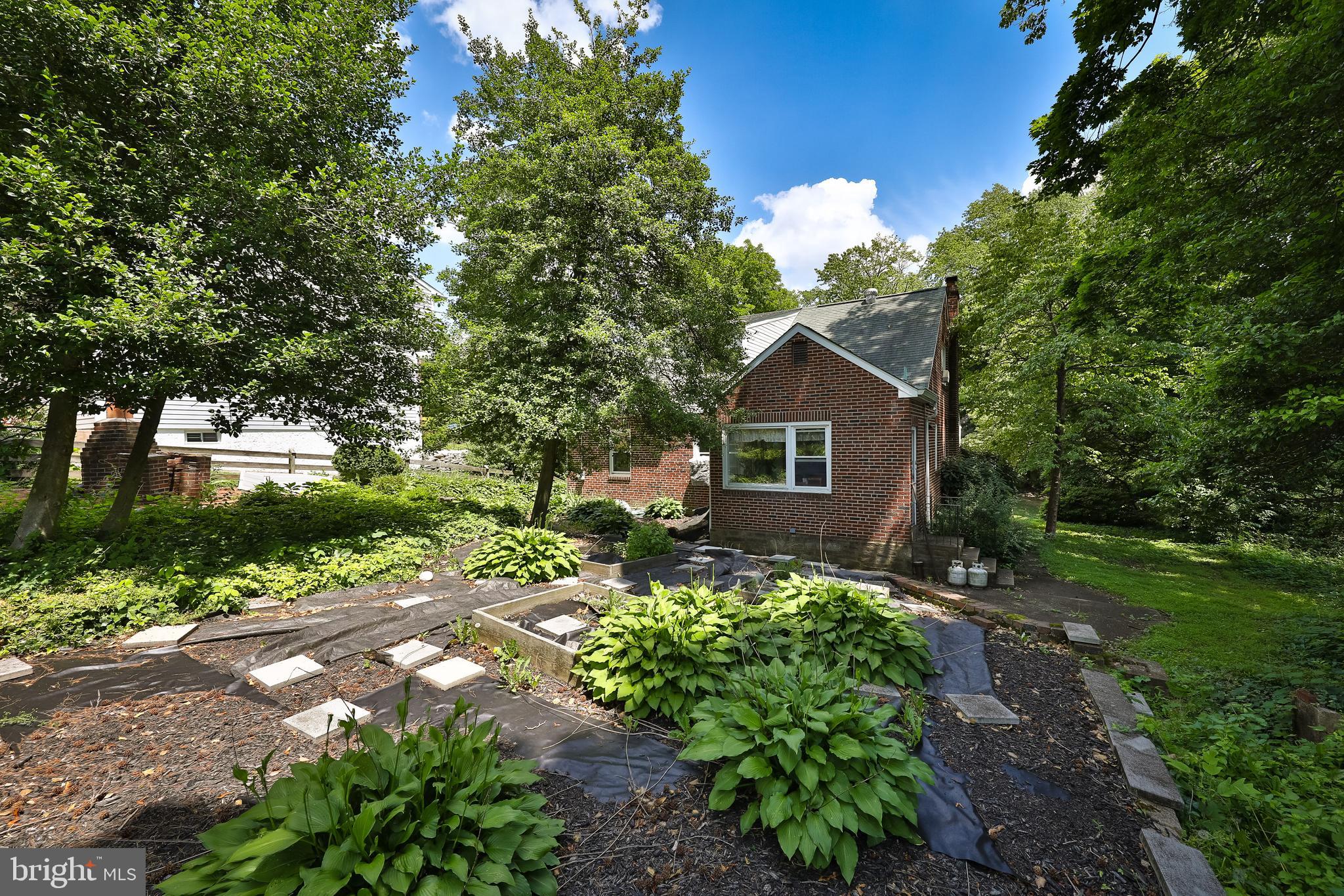 720 Camberly Road Glenside, PA 19038 - Photo 6 of 29 Brick Exterior, Beautifully Landscaped Yard