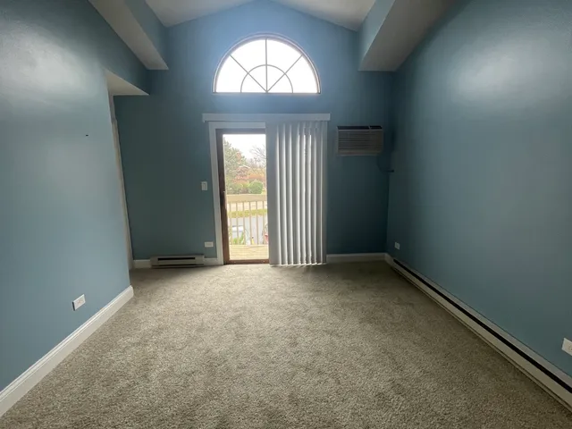 $1,600 | 1371 Cunat Court, Unit 2A, Lake In The Hills, IL 60156