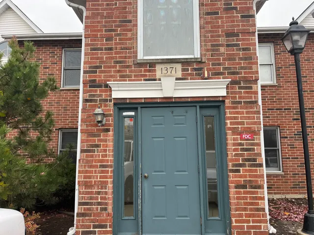 $1,600 | 1371 Cunat Court, Unit 2A, Lake In The Hills, IL 60156