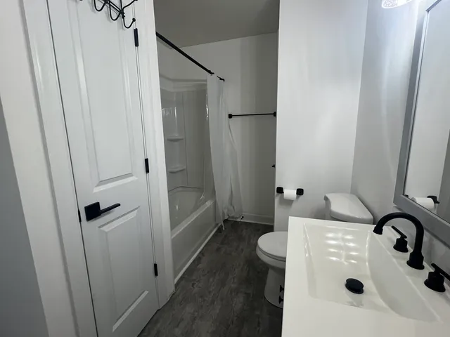 $1,600 | 1371 Cunat Court, Unit 2A, Lake In The Hills, IL 60156