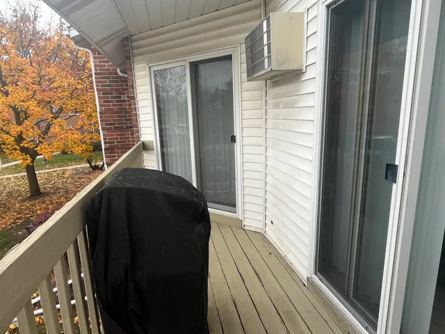 $1,600 | 1371 Cunat Court, Unit 2A, Lake In The Hills, IL 60156