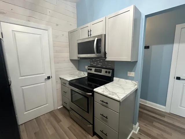 $1,600 | 1371 Cunat Court, Unit 2A, Lake In The Hills, IL 60156