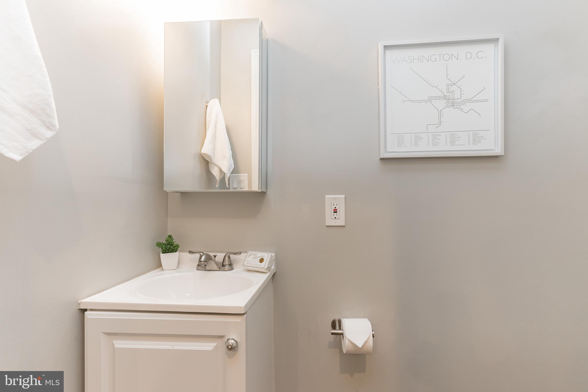 1018 13th Street Southeast, Unit 2 Washington, DC 20003 - Photo 14 of 31