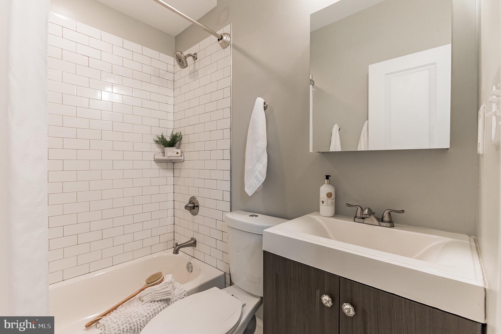 1018 13th Street Southeast, Unit 2 Washington, DC 20003 - Photo 26 of 31