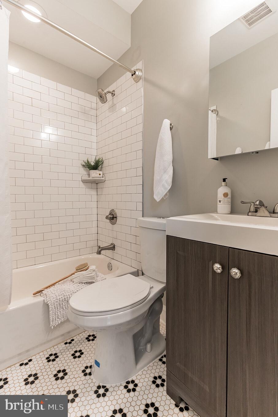 1018 13th Street Southeast, Unit 2 Washington, DC 20003 - Photo 29 of 31